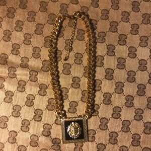 Men’s Vintage Lion Head Chunky Chain Necklace.